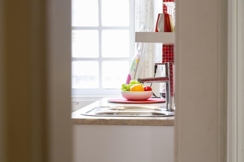 Joivy Classic 3br With Workspace In Chiado, 2mins From Baixa-chiado Subway