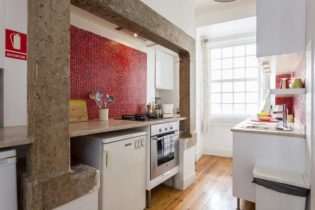 Joivy Classic 3br With Workspace In Chiado, 2mins From Baixa-chiado Subway Apartamento Lisboa