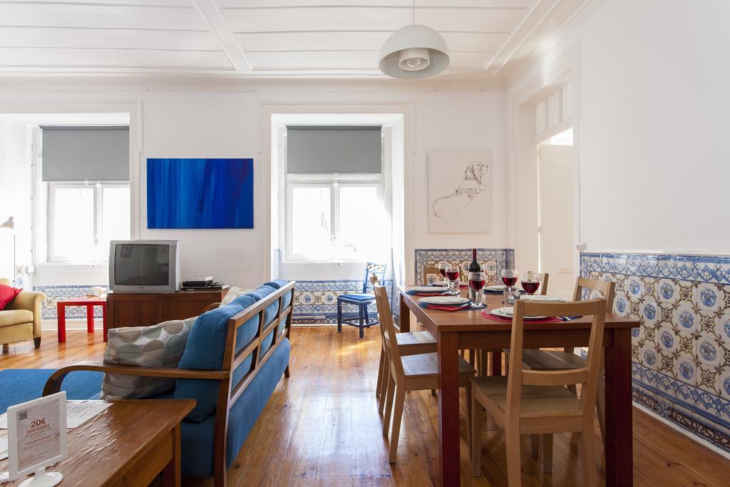 Joivy Classic 3br With Workspace In Chiado, 2mins From Baixa-chiado Subway Apartamento Lisboa